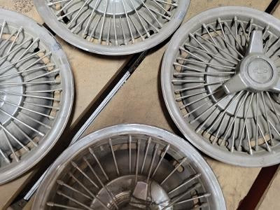 Chevy spoke on sale hubcaps