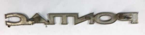 GRILLE EMBLEM "PONTIAC" USED 74 FIREBIRD TA