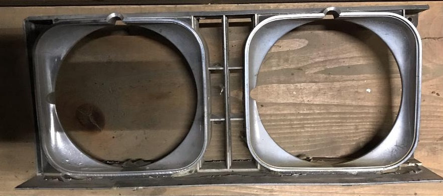 HEADLIGHT BEZEL ,RIGHT USED 73 CAPRICE