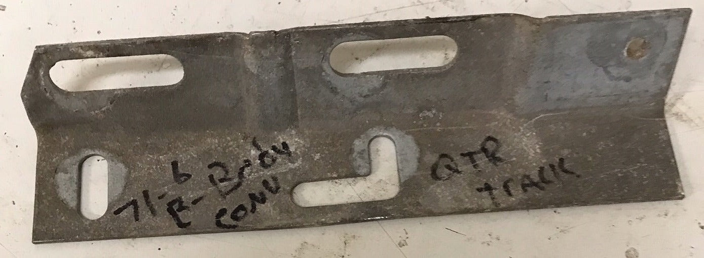 QUARTER GLASS TRACK BRACKET ,TOP RIGHT 71-5 B-BODY