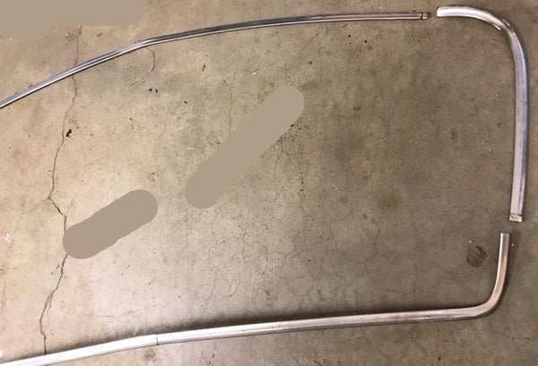 REAR WINDOW MOLDING SET, USED 71-3 B-BODY, 2 DOOR FASTBACK COUP