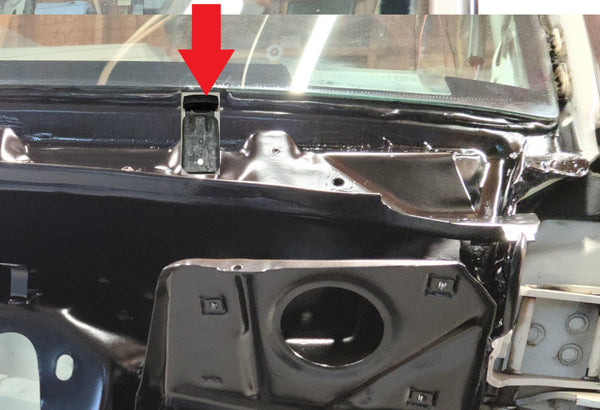 WINDSHIELD STOP ,LEFT USED 78-88 G-BODY