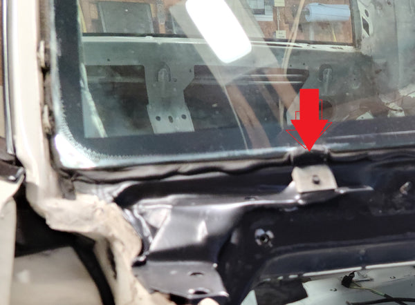 WINDSHIELD STOP ,;RIGHT USED 78-88 G-BODY (Copy)
