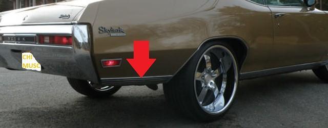 QUARTER PANEL MOLDING OR TRIM, LOWER REAR, RIGHT SIDE, RIBBED, USED