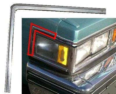 FENDER MARKER MOLDING, R, 77-9 DV, FWL-SHAPED MARKER LIGHT, DEVILLE FLW