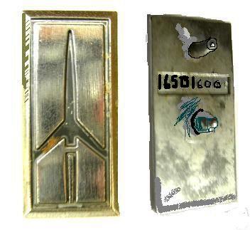 ROOF EMBLEM, ROCKET, 81-88 CUT, EA, CAST# 1600, 2 PEG MOUNTING, USED