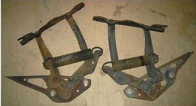 HOOD HINGES, PAIR, USED