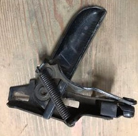 CONV TOP LATCH HANDLE ,RIGHT USED 65-70 B-BODY