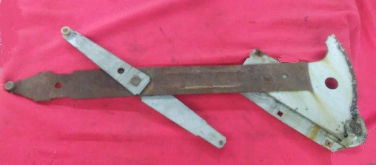 DOOR GLASS REGULATOR ,RIGHT USED 68-72 NOVA,71 72 VENTURA