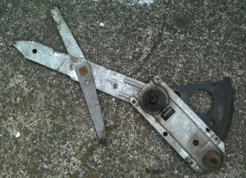 DOOR REGULATOR, LEFT USED MANUAL 69 A-BODY