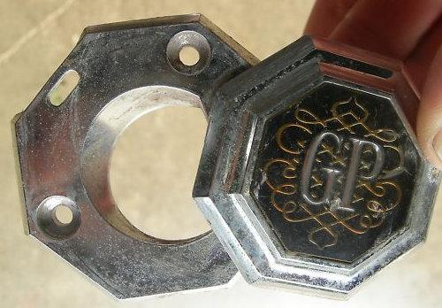 TRUNK LOCK EMBLEM, 81-7 GP, w/SWIVEL COVER,  USED