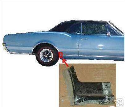 QUARTER LOWER MOLDING CORNERS ,PAIR NEW 67 SUPREME 442