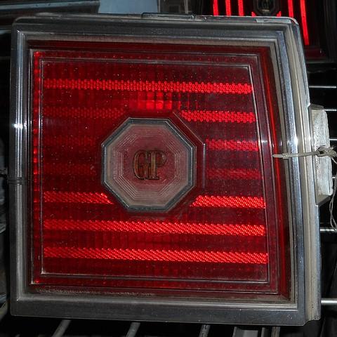 TAIL LIGHT LENS ASSEMBLY, RIGHT SIDE, USED, LENS & HOUSING, 1 PC UNIT