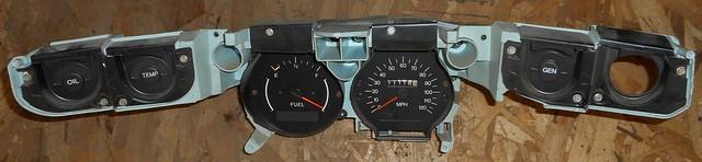 DASH CLUSTER ,ROUND ,W/LIGHTS USED 73-75 MONTE CARLO