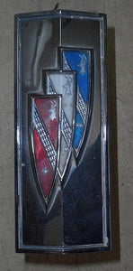 GRILLE EMBLEM ( TRI-SHIELD ) USED 67 SKYLARK