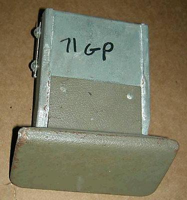 DASH ASHTRAY, 69-72 GP, USED