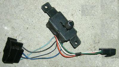 WIPER SWITCH, WITH PULSE OR DELAY, USED