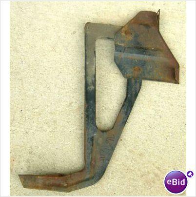 HOOD LATCH SUPPORT BRACKET, 76-7 CU SUPREME  442, USED