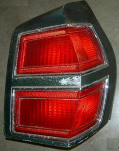 TAIL LIGHT ASSEMBLY, RH, 74 OLDS 88 & ROYALE LENS, 2 BEZELS HOUSING, USED