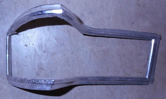 TAIL LIGHT BEZEL OR TRIM, RIGHT, NO RIBS, USED