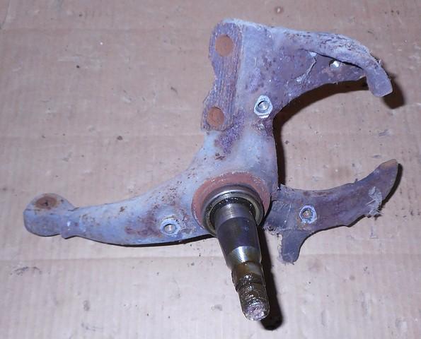 FRONT SPINDLE, LEFT USED 82-92 CAMARO FIREBIRD