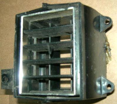DASH VENT OUTLET, RH, 70-8 CA, ON DASH, NO AC, NO LEVER, USED