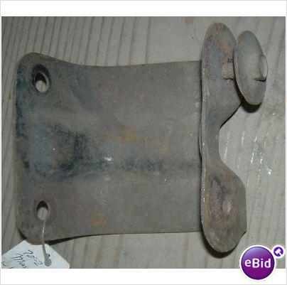 FRONT WHEEL WELL, U BRACKET, 70-2 MC, MOUNTS SKIRT TO FIREWALL, U-SHAPED, EA