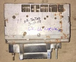 RADIO ,ORIGINAL ,AM PUSH BUTTON USED 65 66 CORVAIR