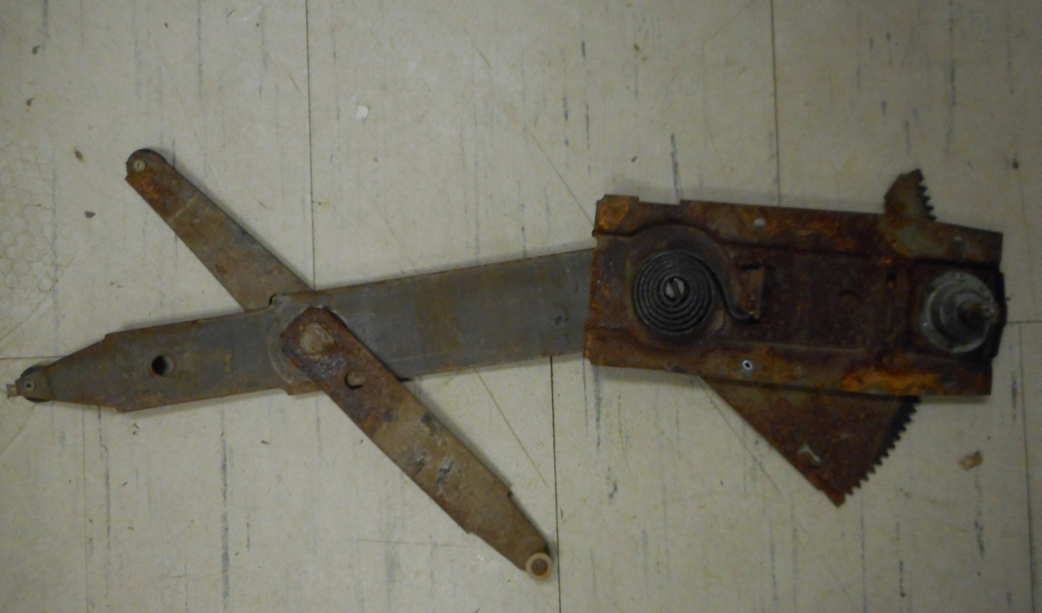 DOOR GLASS REGULATOR, LEFT, USED 73 74 NOVA