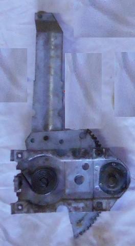 QUARTER WINDOW REGULATOR ,LEFT HDT USED 66 67 A-BODY