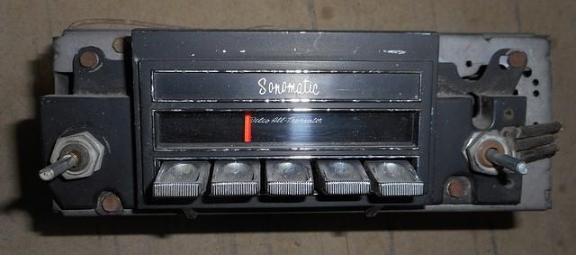 RADIO, AM, ORIGINAL, USED, NO KNOBS
