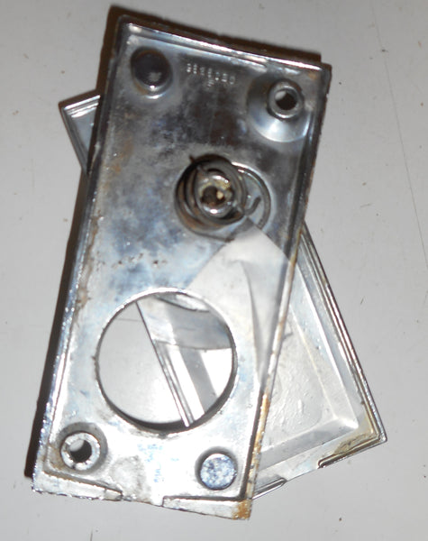TRUNK LOCK EMBLEM, SWIVELS, USED, 71-4 OLDS 98