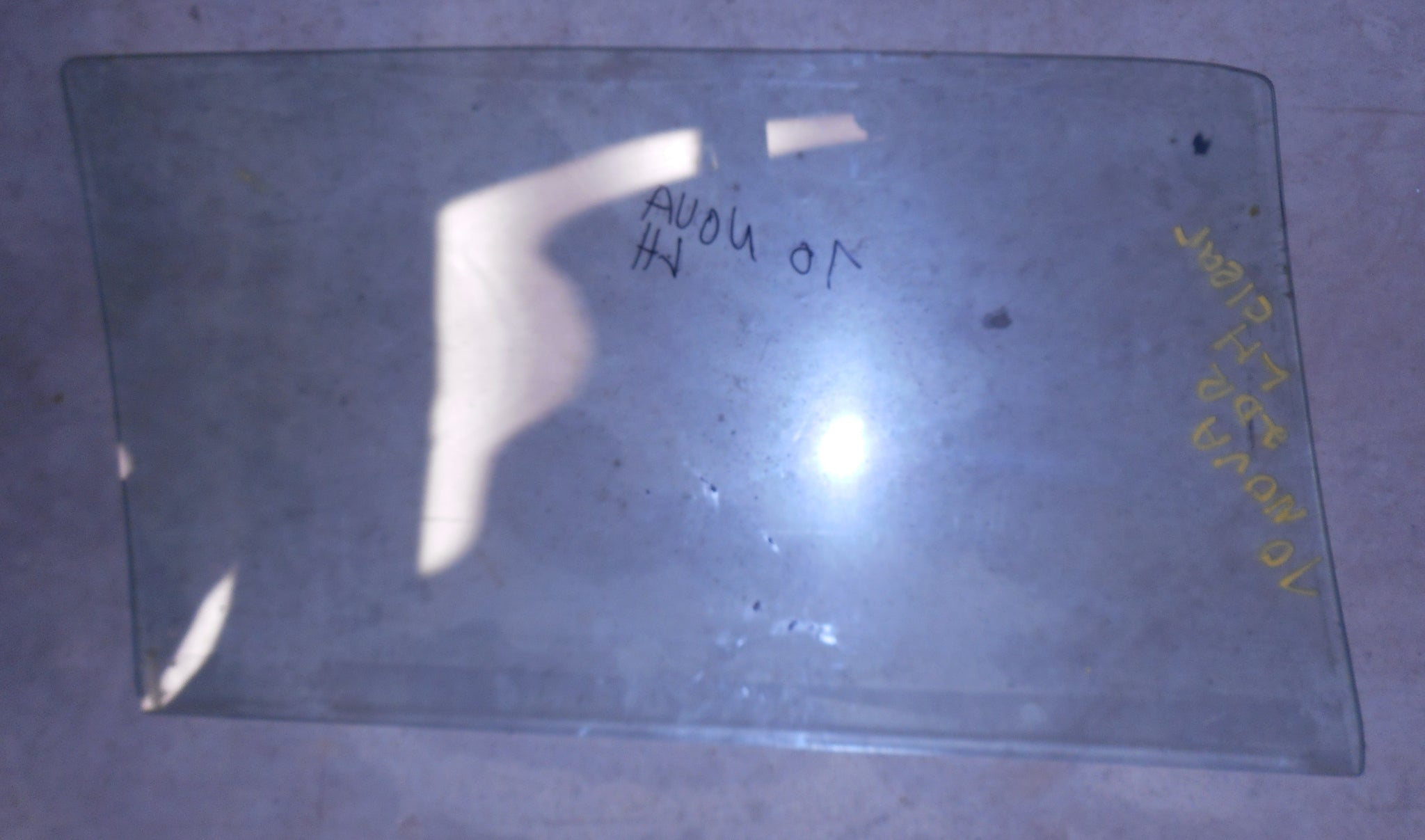 DOOR GLASS ,LEFT, CLEAR,USED 68-72 NOVA