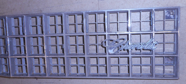 FRONT GRILL ,UPPER USED 76 CAPRICE