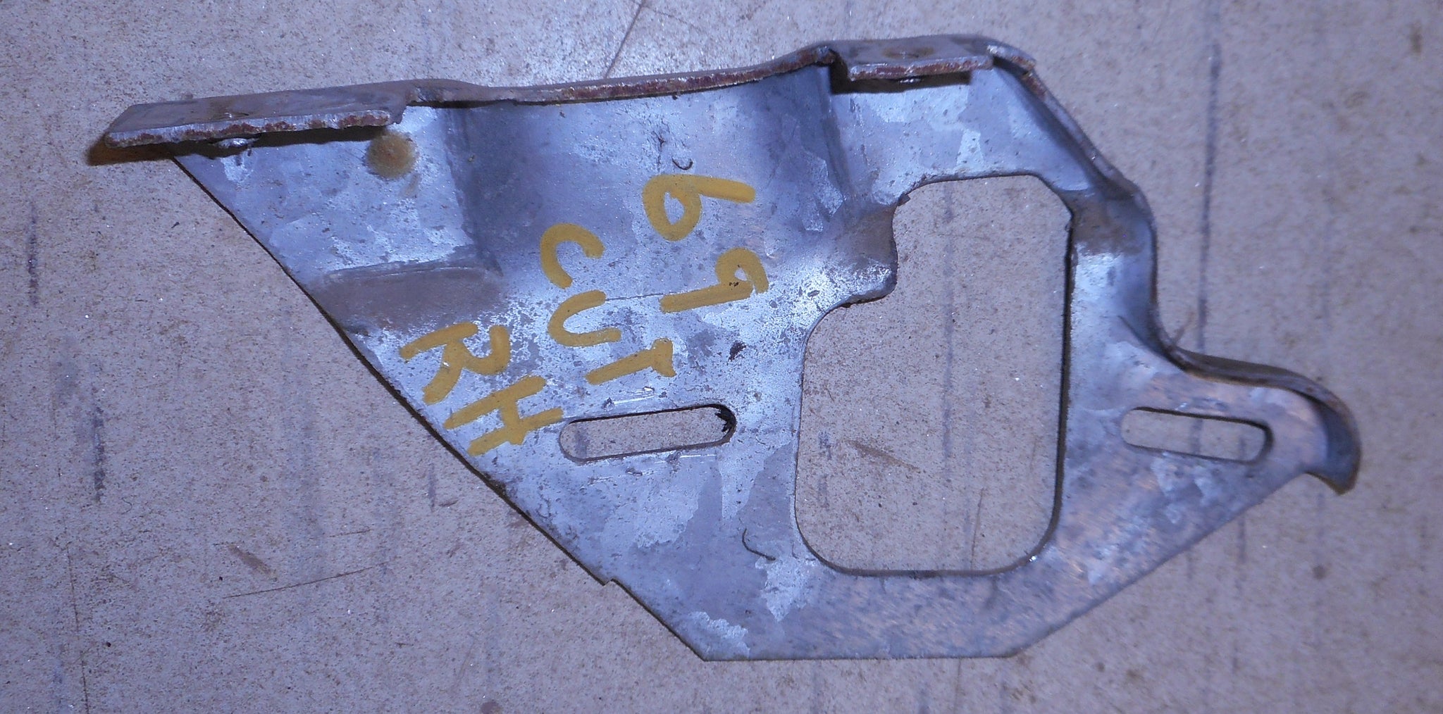 DOOR GLASS REAR TRACK SUPPORT, RIGHT, USED, 69 A-BODY