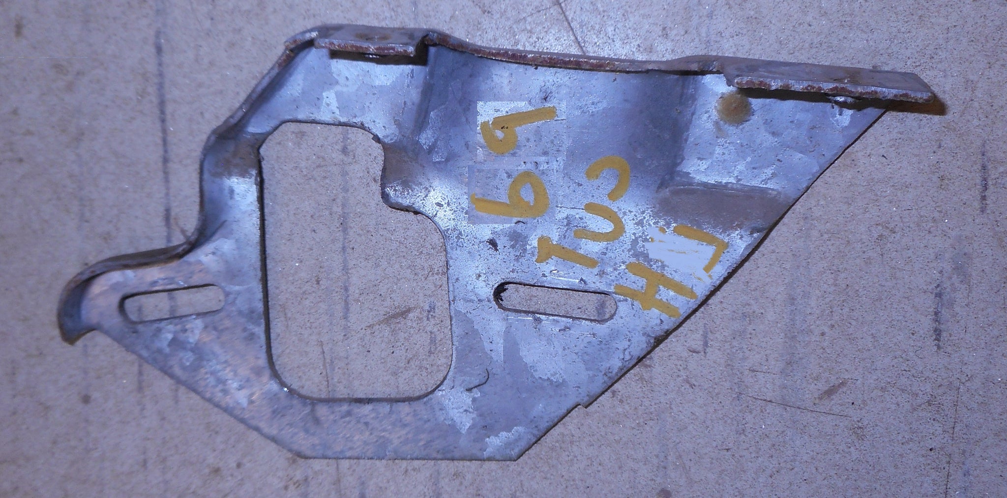 DOOR GLASS REAR TRACK SUPPORT, LEFT, USED, 69 A-BODY