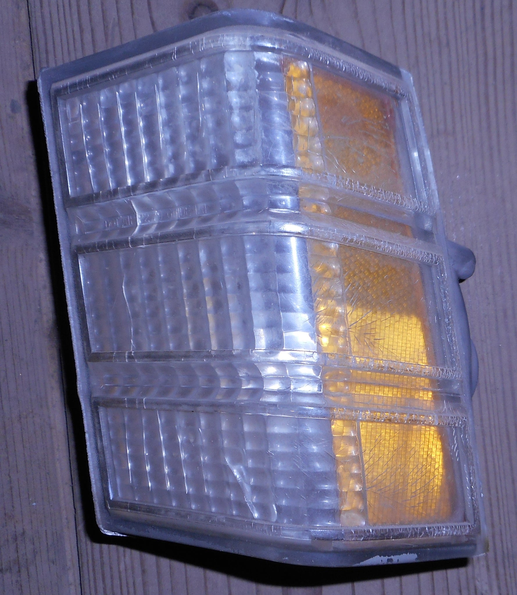 PARK LIGHT LENS ,LEFT USED,79 MONTE CARLO