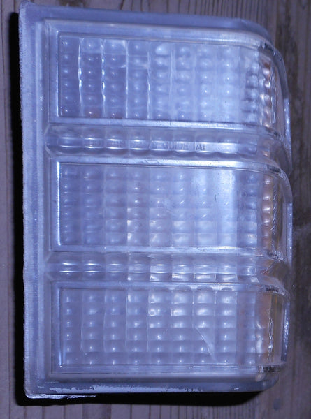 PARK LIGHT LENS ,LEFT USED,79 MONTE CARLO