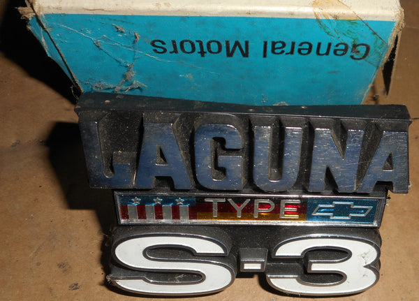 FRONT GRILL EMBLEM, NEW, GM, 74 S3 LAGUNA