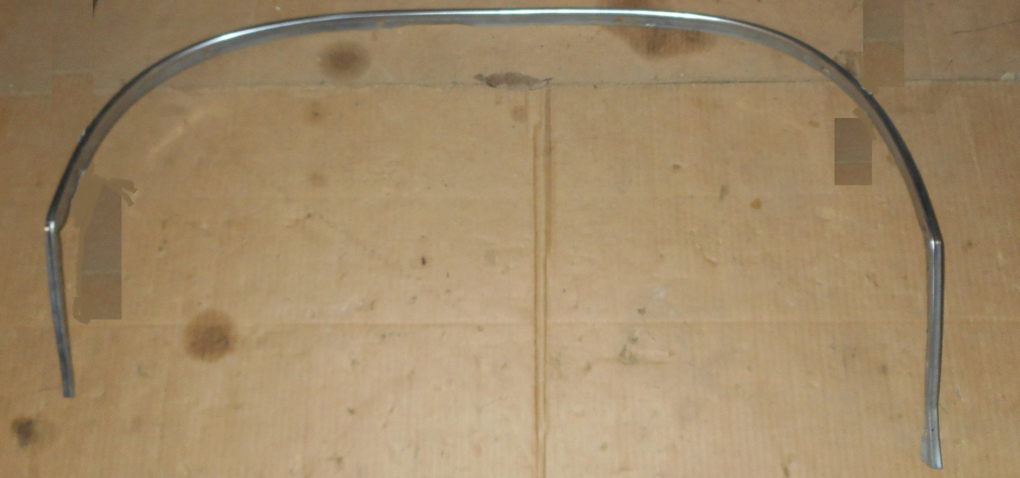 FRONT WHEEL OPENING MOLDING, LEFT USED 71-76 Delta 88 ,98