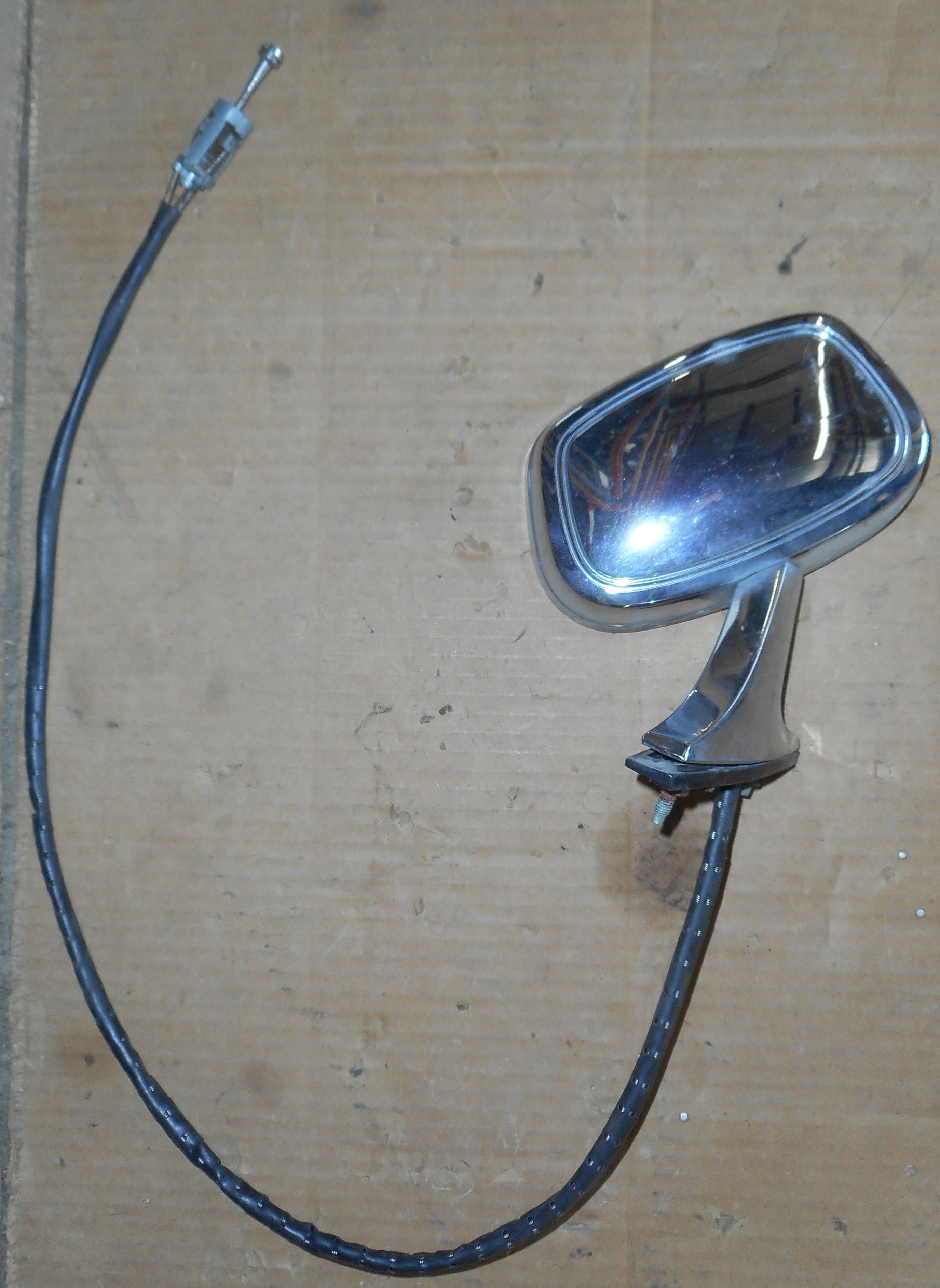DOOR MIRROR ,LEFT CHROME REMOTE USED 71-76 TORO 98 88 RIV LESABRE