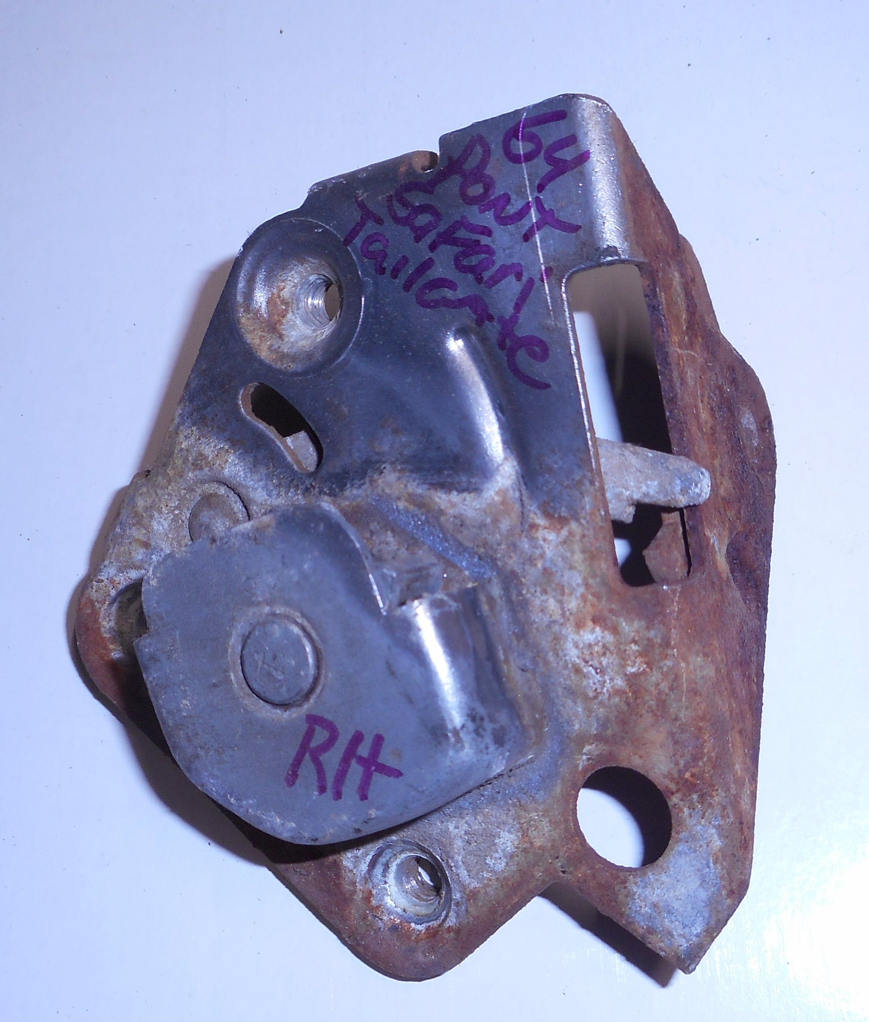 TAILGATE LATCH ,RIGHT USED, 62-72 ELCAMINO NOVA,59-68 A, B-BODY WAGONS