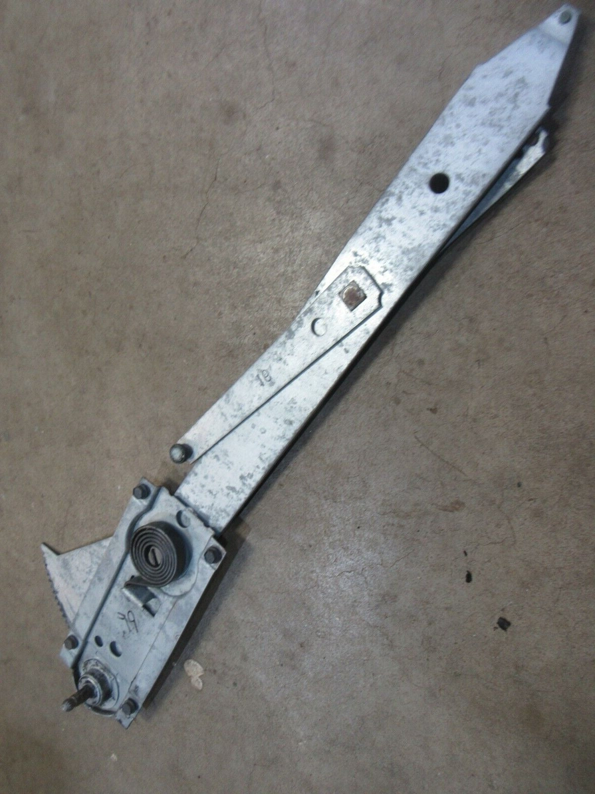 DOOR REGULATOR ,LEFT 2 DR USED 67-8 B-C-BODY